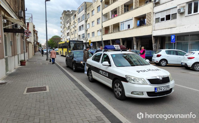 MOSTAR Automobil udario pješakinju u Titovoj ulici