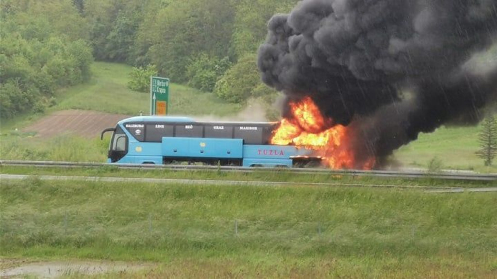 Zapaljen autobus
