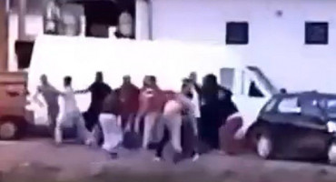 U hrvatskom gradu namjerno se sudarili, a onda je izbila masovna tučnjava