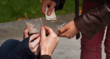 ŠIROKI BRIJEG Zbog prodaje kokaina i marihuane uhićena 22-godišnjakinja