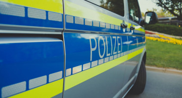 NJEMAČKA Policija privela "kolegu" stripera zbog plastičnog pištolja