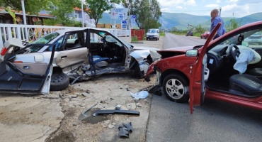 Na cesti prema Blagaju teža prometna nesreća, tri osobe završile u bolnici