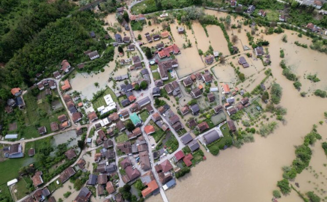 RASTU VODOSTAJI U jednom naselju poplavljeno četrdeset kuća, za Hercegovinu još na snazi narančasto upozorenje