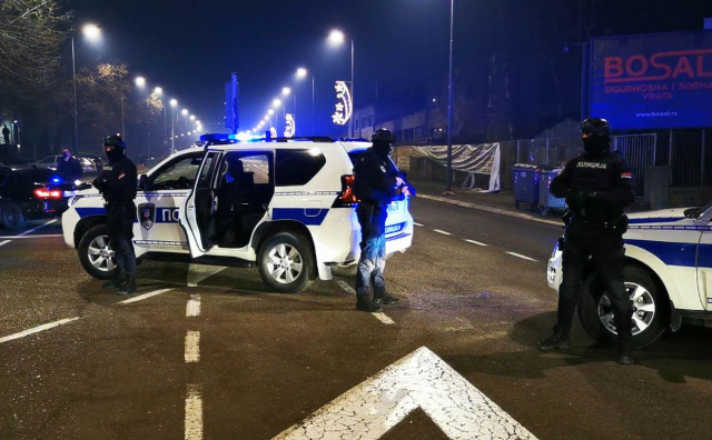 Djevojka iz BiH nožem napala policajca, on je upucao u nogu