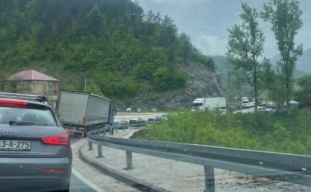 POJAČAN PROMET Velike gužve na dionici Mostar - Jablanica, ali i na graničnim prijelazima