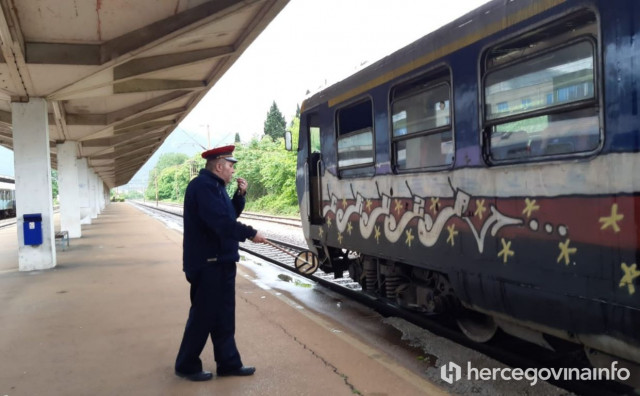 NJIH OKO 500 Navijači Veleža vlakom iz Mostara krenuli za Zenicu