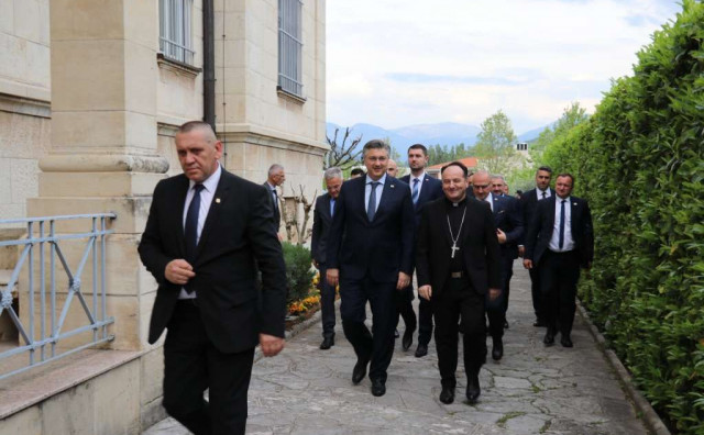 POSJET HRVATSKOG PREMIJERA Andrej Plenković u Mostaru se susreo s biskupom Palićem
