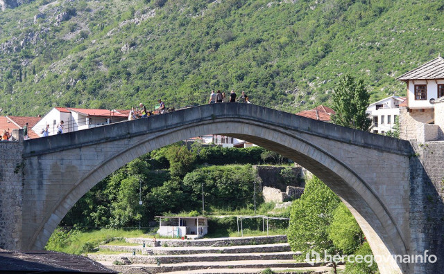 Akcija 'Loptom preko mosta' u Mostaru