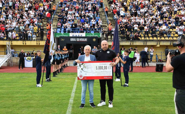 OD 'DOMAĆINA' DOMAĆINU Osim besplatnim ulaznicama, Mostarci se Čitlučanima zahvalili i financijskom donacijom