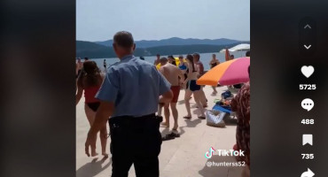 Neum,kolo,policija,turisti