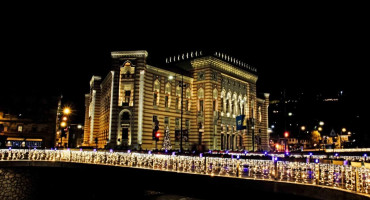 HOĆE LI KORDIĆ NAPRAVITI ISTO ZA STARI MOST Sarajevo obustavlja projekcije na fasadi Vijećnice