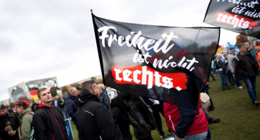 PORAST DESNIČARA Dok su Nijemci ružičastim naočalama gledali promjene, u državi se stvorio ekstremni bunt mladih osoba