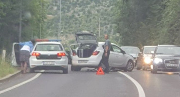 AUTOMOBIL UDARIO U ZID Prometna nesreća na izlazu iz Mostara