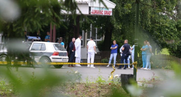 MALOLJETNIK POD NADZOROM Produžen pritvor ocu dječaka koji je pucao u nastavnika