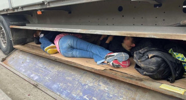 GRANIČNA POLICIJA Državljanin BiH pokušao prokrijumčariti kineze u kamionu s kečapom