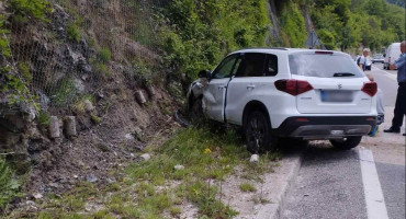 SUDJELOVALA ČETIRI VOZILA Prometna nesreća na magistralnoj cesti M-17