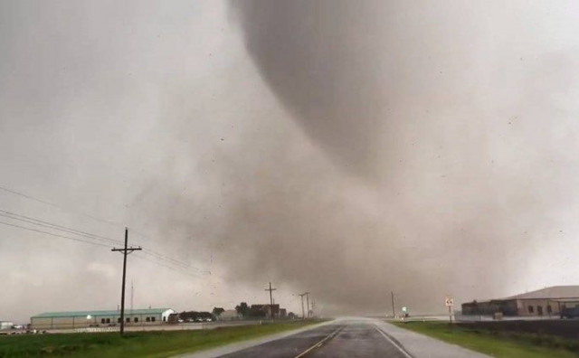 Tornado divljao Teksasom. Preko 200 kuća je uništeno, 50 ozlijeđeno, a ima i poginulih