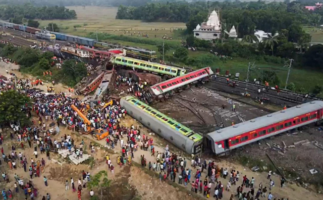 TIJELA DVAPUT BROJANA Smanjen broj žrtava željezničke katastrofe u Indiji, poznat je glavni krivac nesreće