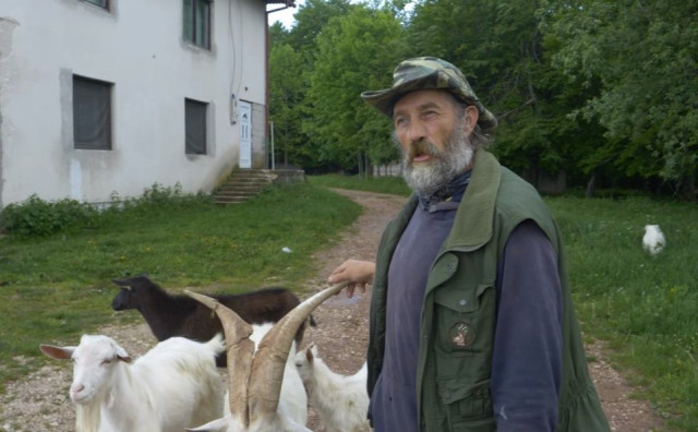 Josip je pastir koji priča 5 jezika, muči ga što nijedna žena ne želi doći u Bunar kod Dobretića