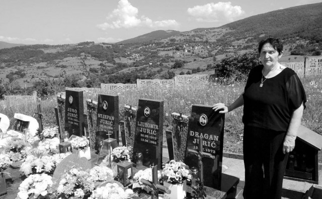 TEŠKA PRIČA ANICE JURIĆ Prije 30 godina Armija BiH pred očima joj je ubila trojicu sinova i muža