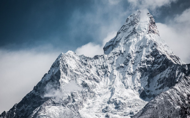 NAKON NAJSMRTONOSNIJE SEZONE Uvode se stroža pravila za osvajanje najviše planine svijeta