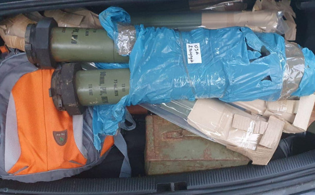 ZAUSTAVLJEN AUTOMOBIL PUN ORUŽJA Kosovski ministar kaže da je spriječen teroristički napad