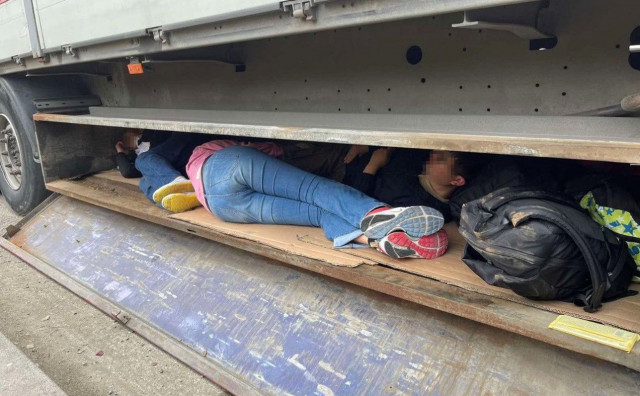 GRANIČNA POLICIJA Državljanin BiH pokušao prokrijumčariti kineze u kamionu s kečapom