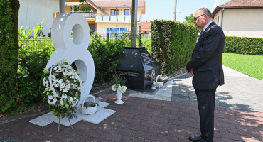 VITEZ Christan Schmidt odao počast osmero ubijene djece