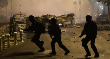 KAOS U FRANCUSKOJ Uhićena i djeca od 13 godina, na ulicama 45 tisuća policajaca