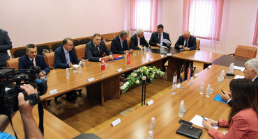 IMA LI POMAKA? Za utorak najavljen susret HDZ, SNSD i trojke