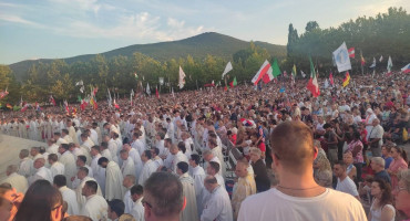 POČEO MLADIFEST MEĐUGORJE Deseci tisuća mladih na 34. izdanju duhovne obnove oduševljeni porukom pape Franje