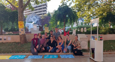 Mladi Mostarci performansom ukazali na seksualnu eksploataciju, prosjačenje i trgovinu ljudima