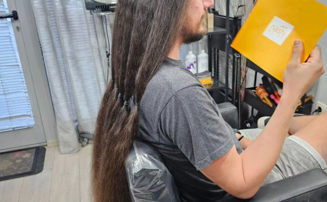 ČOVJEK VELIKOG SRCA Ošišao 60 cm kose da bi je darovao za djecu oboljelu od malignih bolesti