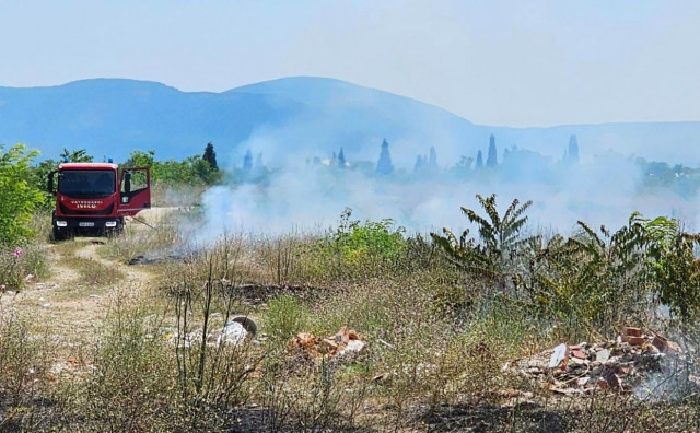 Mostarski vatrogasci gasili požar u Rodoču