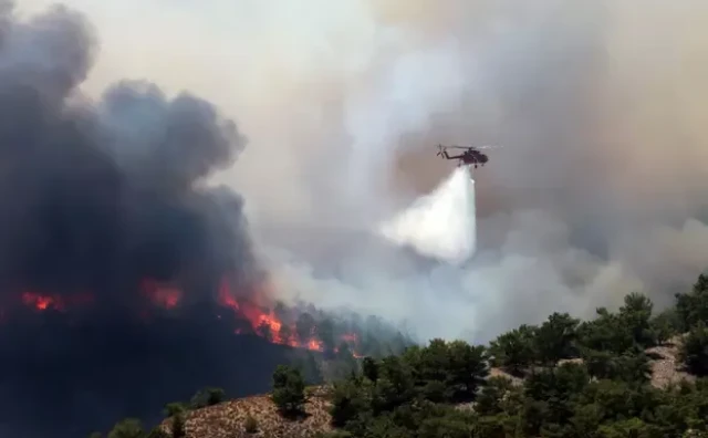 VATRENA STIHIJA U GRČKOJ Sedmi dan agonije, turisti se evakuiraju, požar uništio i zgrade