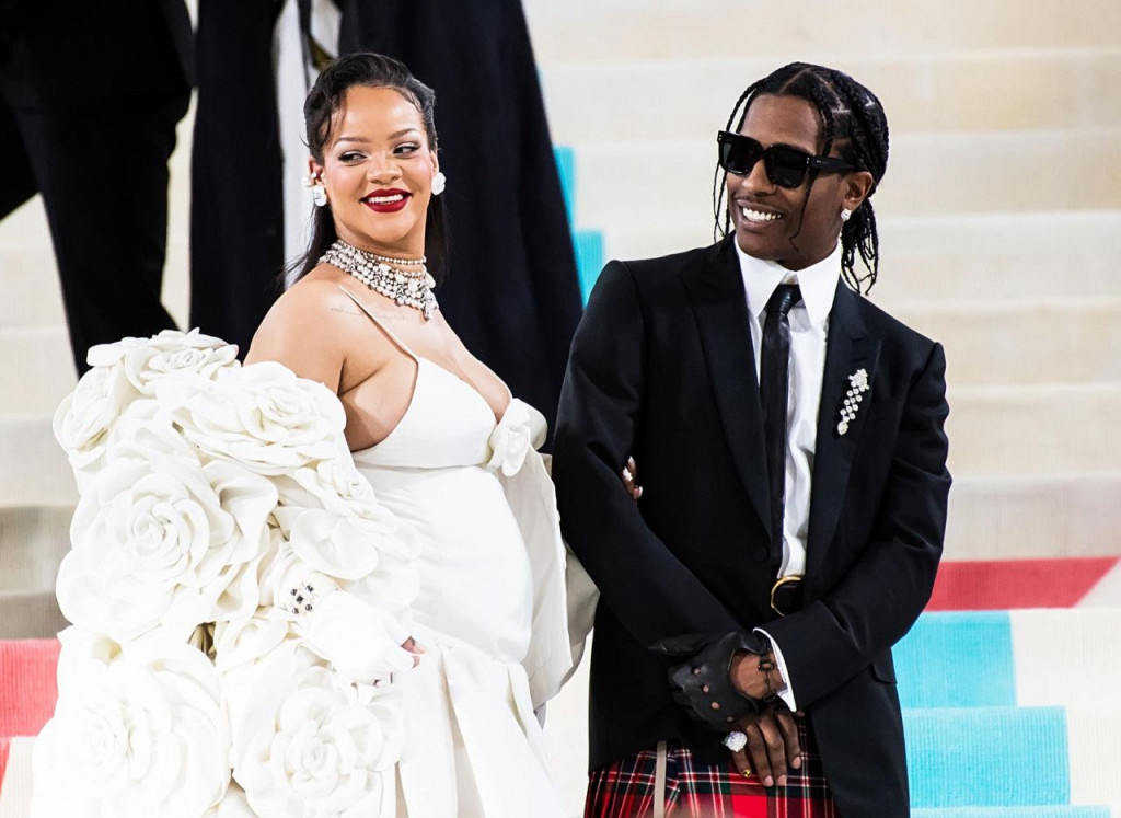 VIJEST KRILA MJESEC DANA Rihanna rodila drugog sina
