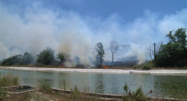 GORI NA JUGU Požar zahvatio selo Pridvorci, jedna kuća obranjena