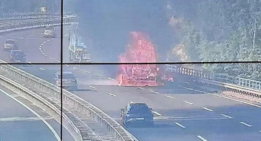 KILOMETARSKA KOLONA Kamion se zapalio na autocesti, vozači pozvani koristiti obilazni pravac