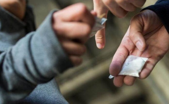 NESVAKIDAŠNJI SLUČAJ U TUZLI Nazvao policiju da im se požali jer su mu dileri dali lošu drogu
