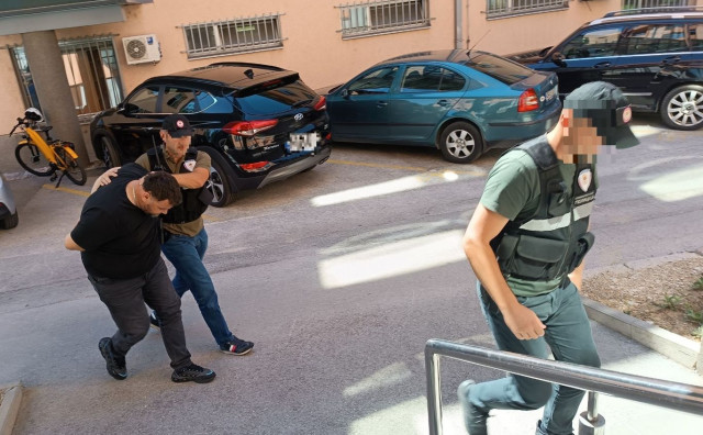 PREDLOŽEN PRITVOR U tajnim pretincima pokušao u BiH unijeti pola kilograma kokaina