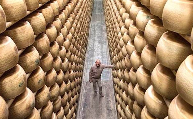 UBILI GA KOLUTOVI SIRA Vlasnik talijanske tvrtke umro nakon što ga je zatrpalo 25.000 komada sira