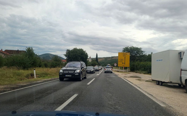 OPREZ Kolona automobila na ulazu u Mostar duža od 13 kilometara
