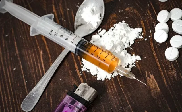 UHIĆEN ALBANAC U Podgorici uhvaćen muškarac s više od jednog kilograma heroina