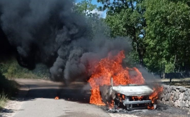 U potpunosti izgorio osobni automobil u Širokom Brijegu