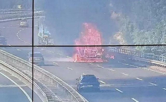 KILOMETARSKA KOLONA Kamion se zapalio na autocesti, vozači pozvani koristiti obilazni pravac