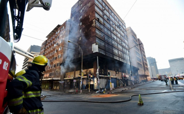 DESECI POGINULIH I RANJENIH Strašan požar progutao zgradu u Johannesburgu
