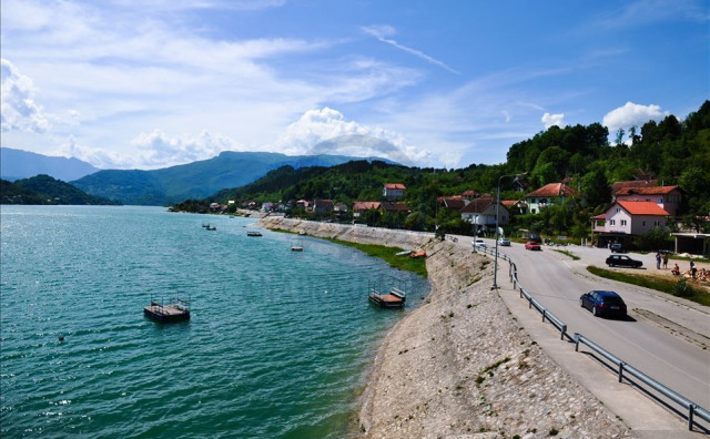 Jablaničko jezero dio projekta vrijednog 1,13 milijuna eura: Dronovi s AI kamerama otkrivat će divlja odlagališta