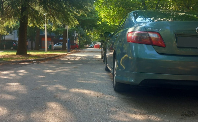 NOVO LJETO, PROBLEMI ISTI Građani upozoravaju na divlje parkiranje, smatraju da najgore prolaze oni što uredno plaćaju