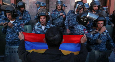 KAOS U ARMENIJI Tisuće građana traže ostavku premijera zbog predaje Gorskog Karabaha