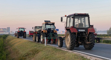 BUNT U ORAŠJU Poljoprivrednici proveli noć pod otvorenim nebom, blokirat će granicu s Hrvatskom